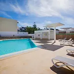 Sun & Fun In Playa De Americas 美洲海滩
